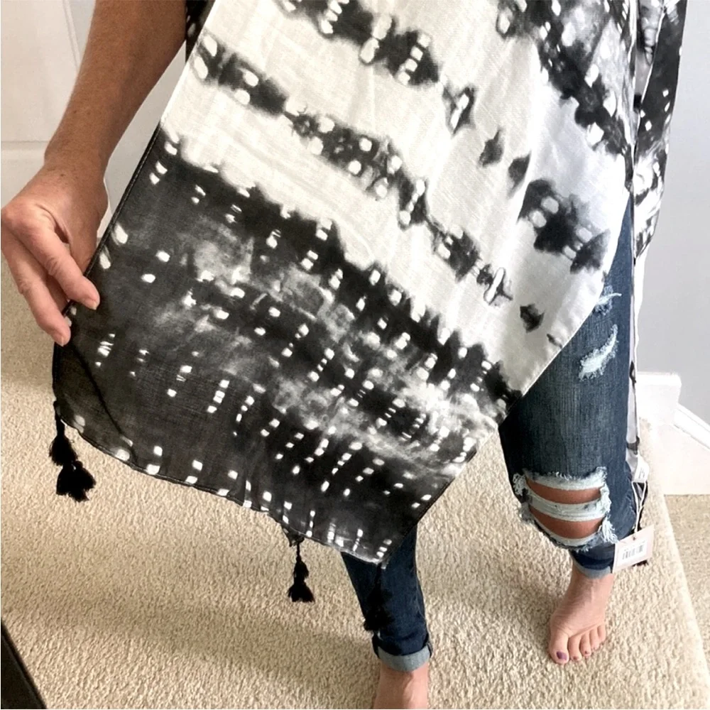 Black & White Tie Dye Print Boho Kimono - Picture 9 of 9